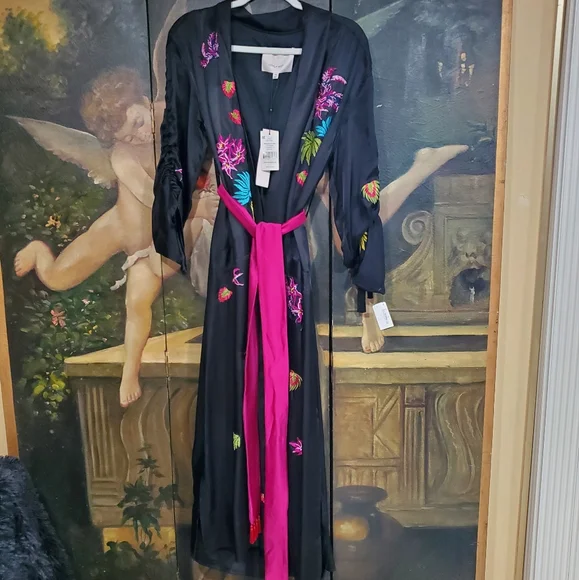 Cinq a sept aziza black multi embroidered kimono jacket robe M/L NWT msrp $795 - Picture 5 of 9